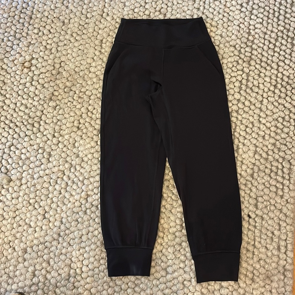 Lululemon jogger size 2